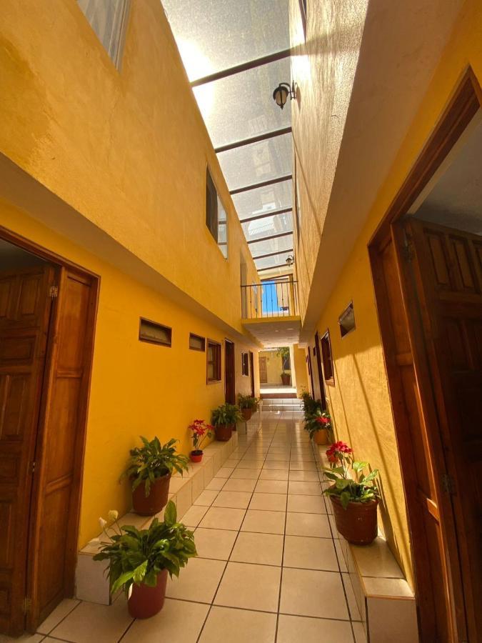 Hotel Camelinas Area Blanca Пацкуаро Экстерьер фото