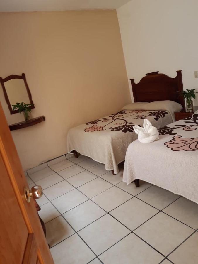Hotel Camelinas Area Blanca Пацкуаро Экстерьер фото