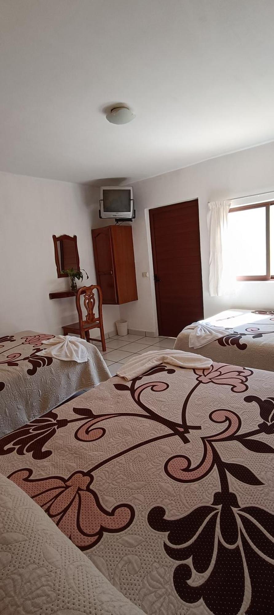 Hotel Camelinas Area Blanca Пацкуаро Экстерьер фото