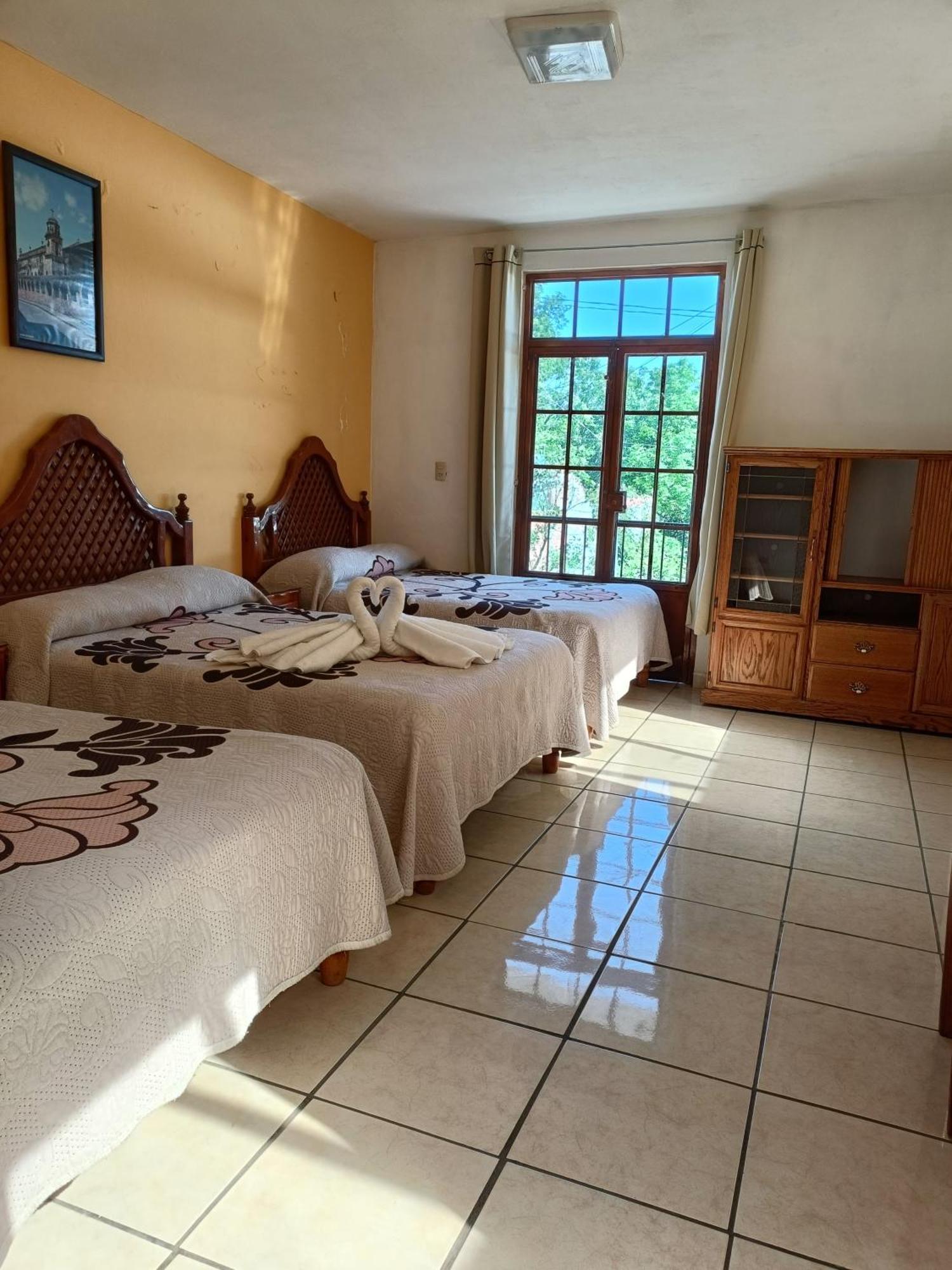Hotel Camelinas Area Blanca Пацкуаро Экстерьер фото